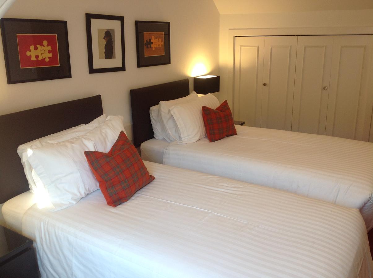 ロッカーンヘッド The Golden Larches Bed & Breakfast エクステリア 写真