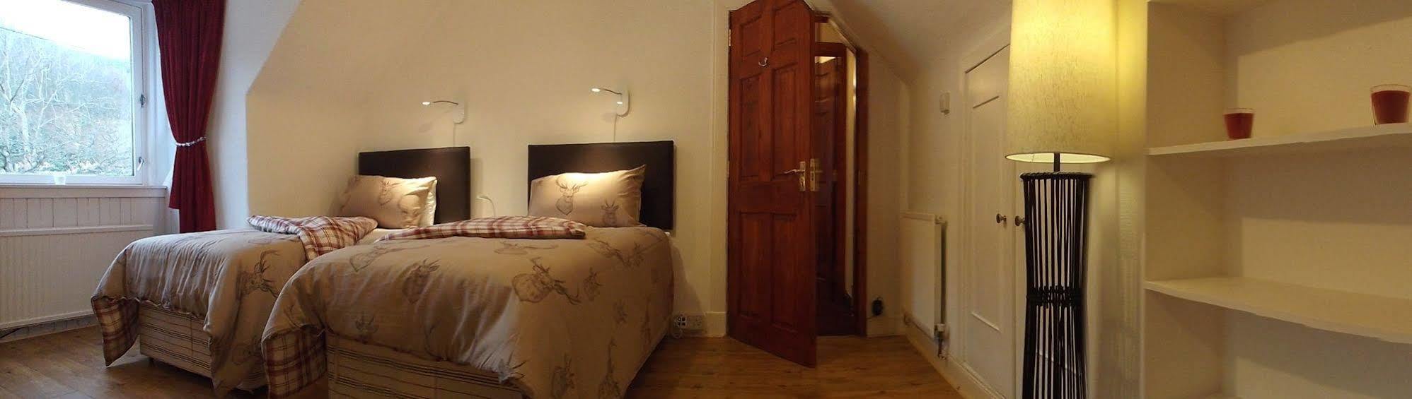 ロッカーンヘッド The Golden Larches Bed & Breakfast エクステリア 写真